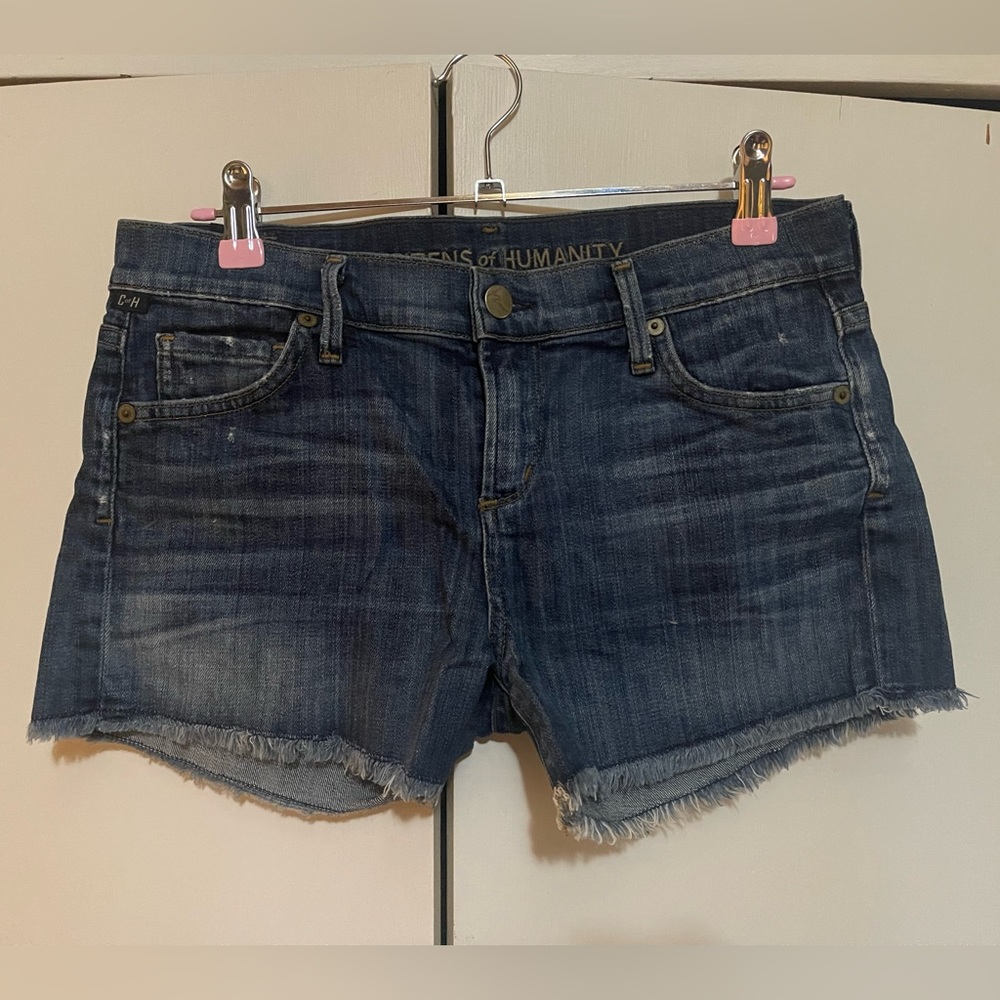 Jean shorts, raw hem